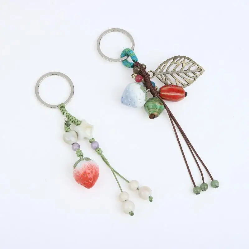 Handgefertigter Keramik-Erdbeer-Pfeffer-Schlüsselanhänger, Boho Perlen-Gewebter Schlüsselring, Niedlicher Taschenanhänger für Frauen und Mädchen, Geschenk, Tägliche Dekoration – Detail 2