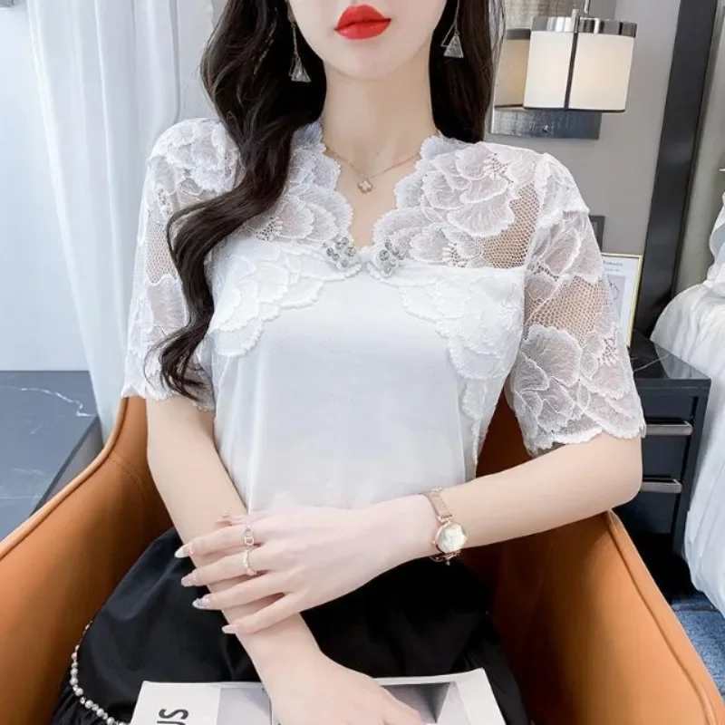 Lente Zomer Dameskleding Effen Kleur Korte Mouw Kant Uitgehold Bloemen Patchwork T-shirt Elegante Modieuze Tops JJ136