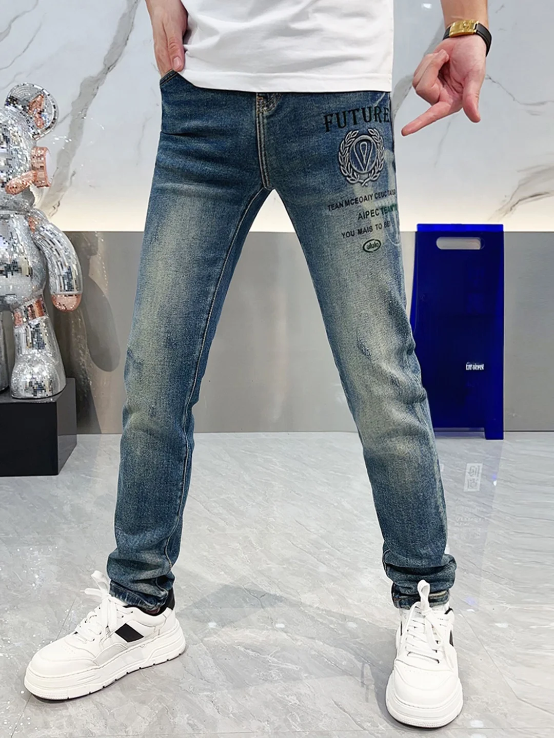 

Мужские джинсы Slim Fit с буквенным принтом, высококачественные, универсальные, осенняя новинка, комфортные, дышащие, устойчивые к сминанию