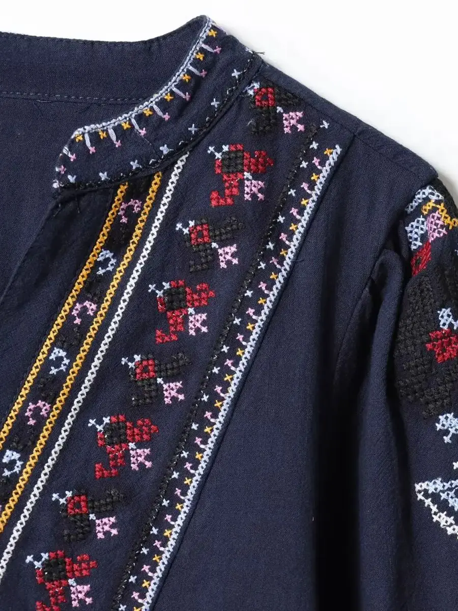 بلوفر نسائي عتيق بأكمام طويلة لربيع وخريف 2025 تي شيرت نسائي أنيق برقبة على شكل حرف v ومطرز بالزهور بلوزات سوداء #3