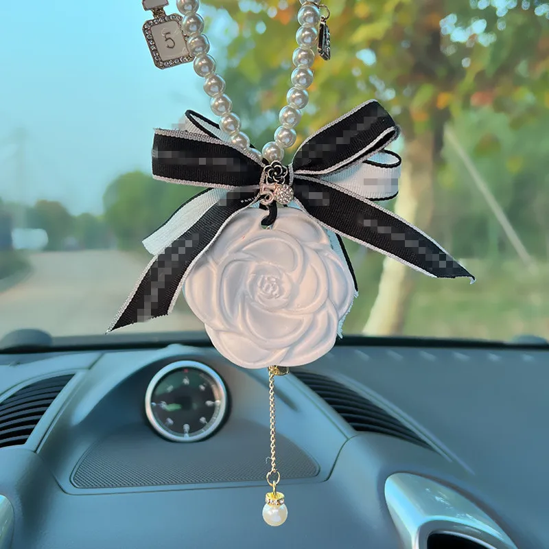 

Car Rearview Mirror Decoration Car Hanging, Creative Camellia Car Pendant For BMW X1 X2 X3 X5 X4 X6 X7 G30 G20 G32