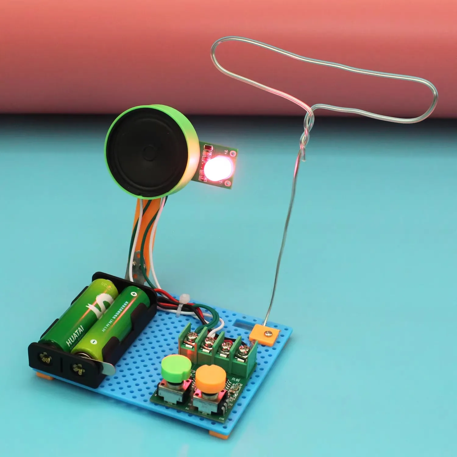 Kit de Rádio FM Retrô DIY Sem Solda, Projeto Eletrônico STEM com LED Ativado por Som, Kit de Experimento Científico para Estudantes