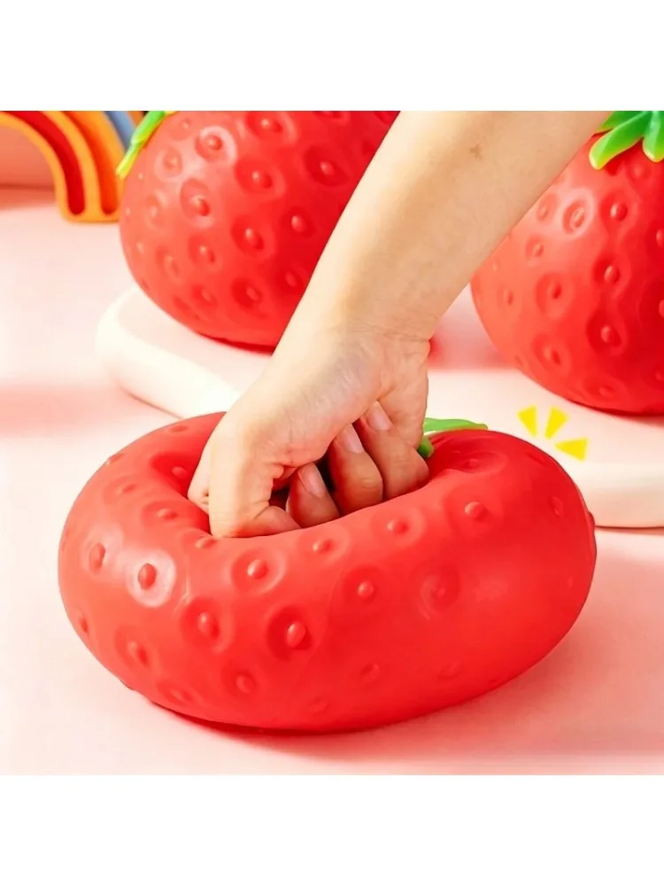 Riesiges Erdbeer-Squishy-Spielzeug, extra große Größe, Erdbeer-Fidget-Spielzeug, langsam aufsteigender, formbarer Entspannungsball für Erwachsene, Freunde, Geschenke