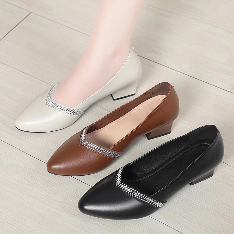 

Женские туфли AIYUQI со стразами, новинка 2026 года, весенние офисные туфли из натуральной кожи для женщин, рабочие туфли на среднем каблуке