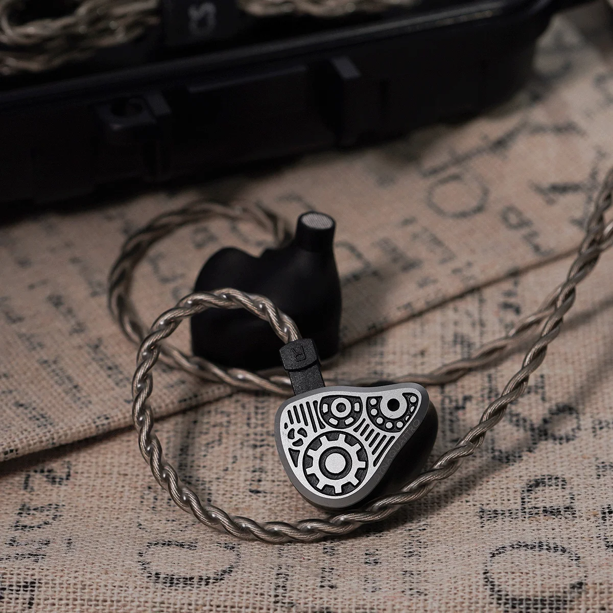 Binary Dynaquattro HiFi IEM 4 Dynamic Driver  2Pin Interface Audiophile Music Earphone with Detachable 3.5mm+4.4mm Plug Cable