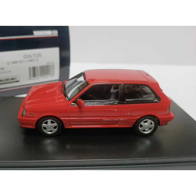 

Приветственная история 1/43 Cultus GT-i 1987, красная смола, имитация модели автомобиля, статическая коллекция, украшенные праздничные подарки, игрушки