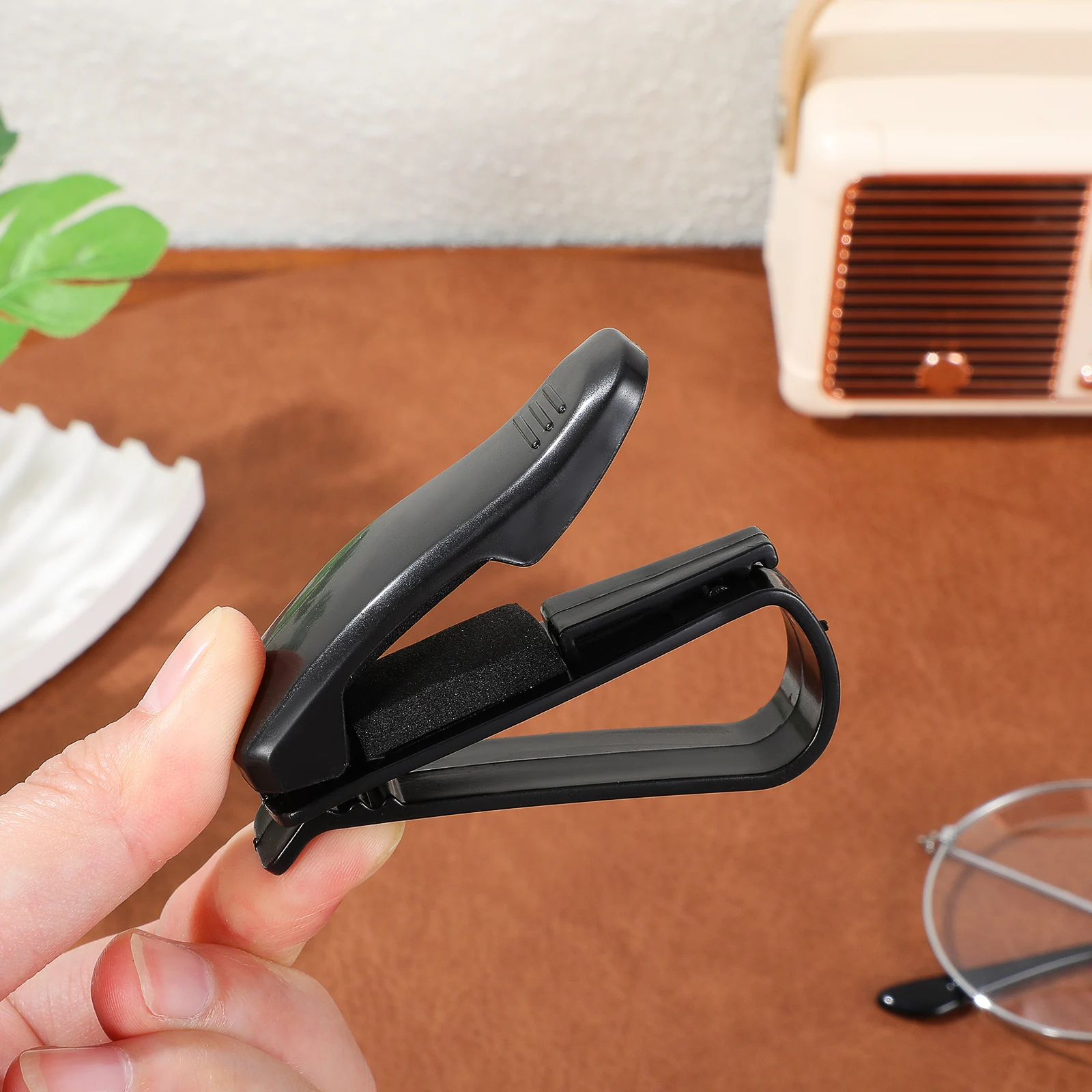 

Sunglasses Glasses Holder For Car Visor Plastic Auto Eyeglasses Clip Pen Holder Black 6.7X2.5X3.4Cm No Falling