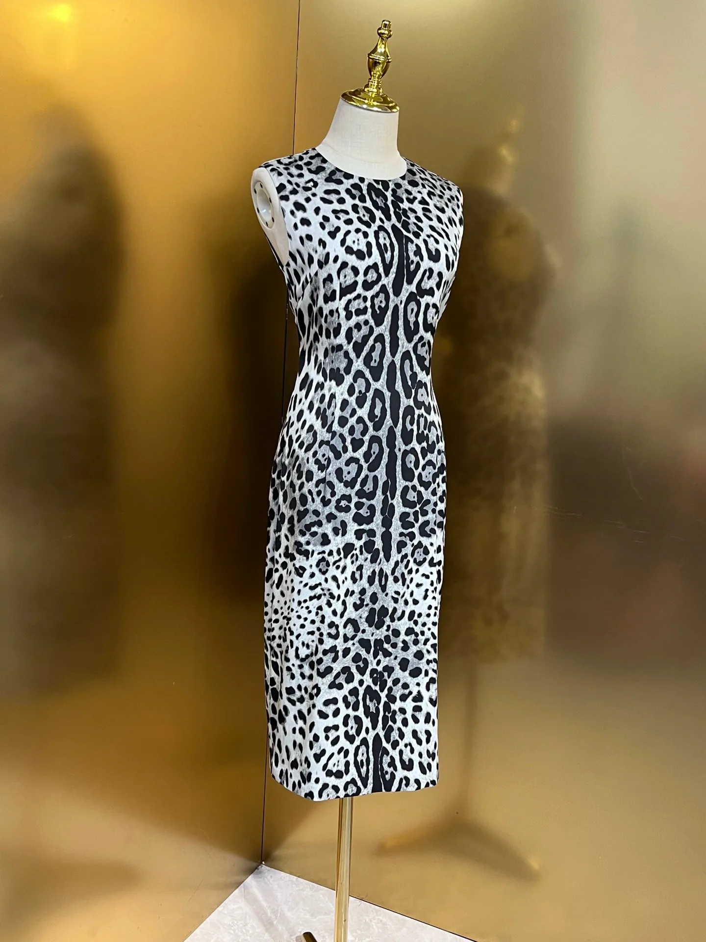 2025 New Arrival 100% Mulberry Silk Leopard Print Sleeveless Dress - Elegant Slim Fit Animal Print Midi Dress for Women