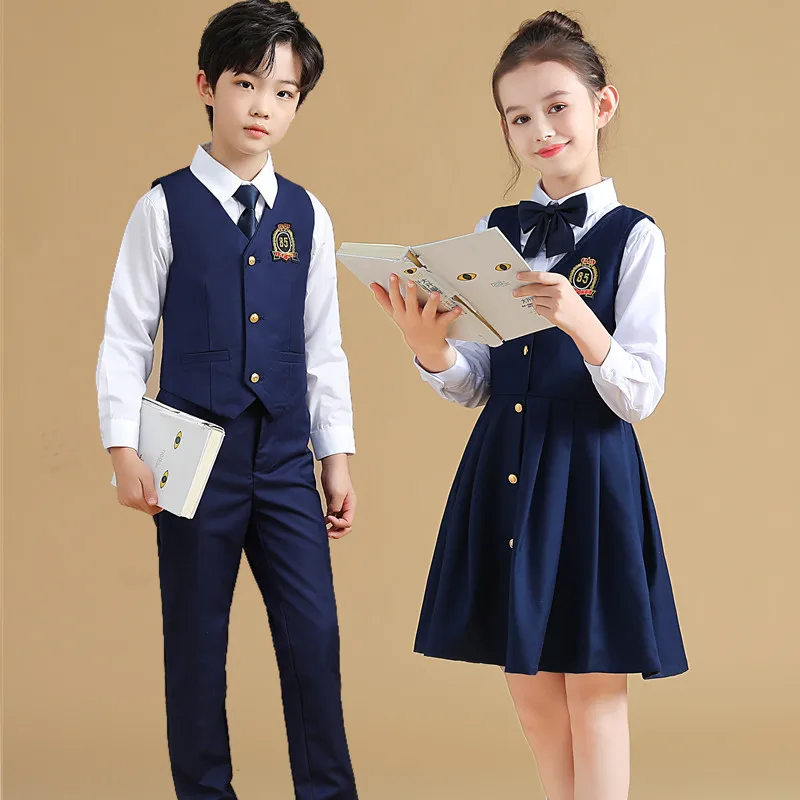 Primary and secondary school students' chorus performance clothes British school uniforms poetry recitation performance clothes