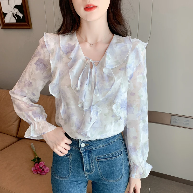 

Новая весенняя блузка 2026 года – шифоновая рубашка во французском стиле с V-образным вырезом, оборками и цветочным принтом, элегантный топ