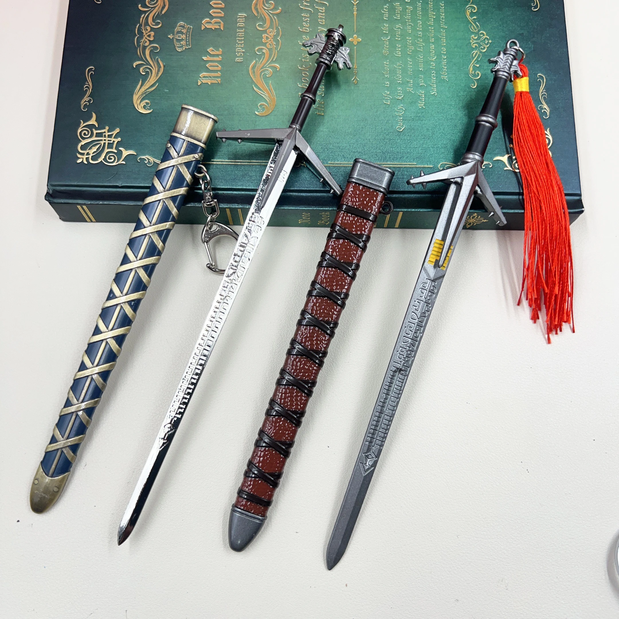 

22cm/8.66in Geralt of Sword Keychain TW3 Lake Woman Wild Hunt Sword Game Peripherals Cosplay Model Props Swords Boy Collectible