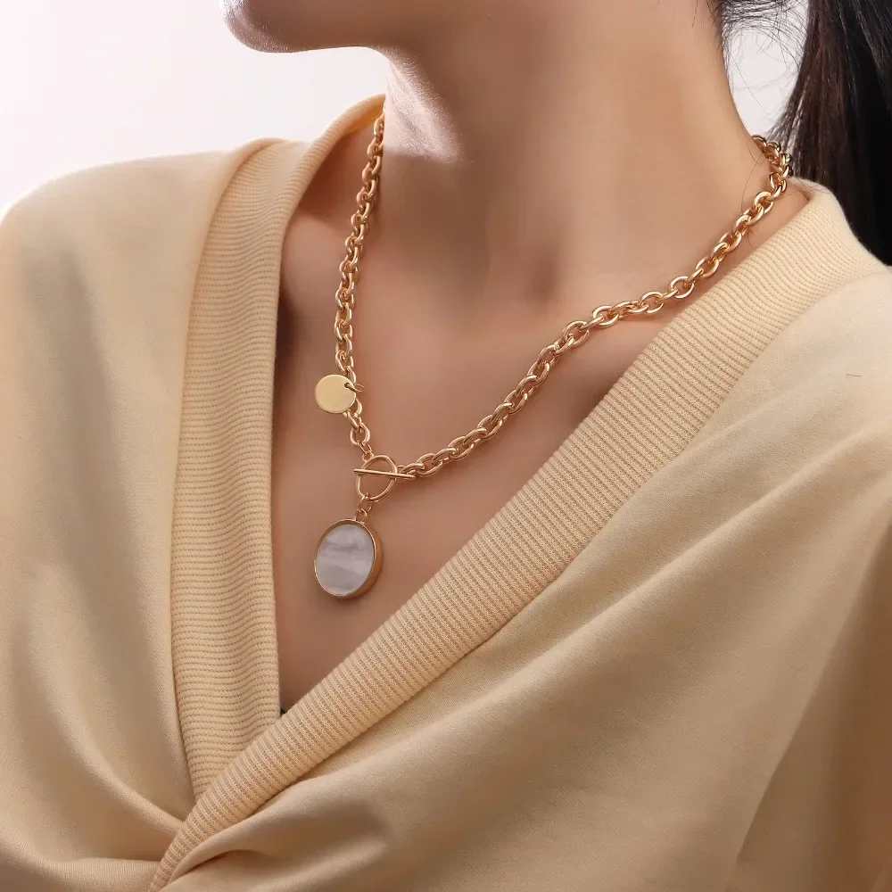 New Temperament Fashion Geometric Circle Fritillary Shell Pendant Necklace for Women Vintage OT Buckle Choker Punk Jewelry Party
