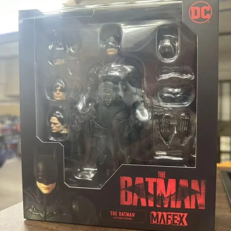 متوفر في المخزون تماثيل الرسوم المتحركة باتمان مافيكس روبرت باتينسون نسخة الفيلم تمثال 6 بوصة دوري العدالة باتمان عمل هدية للأطفال
