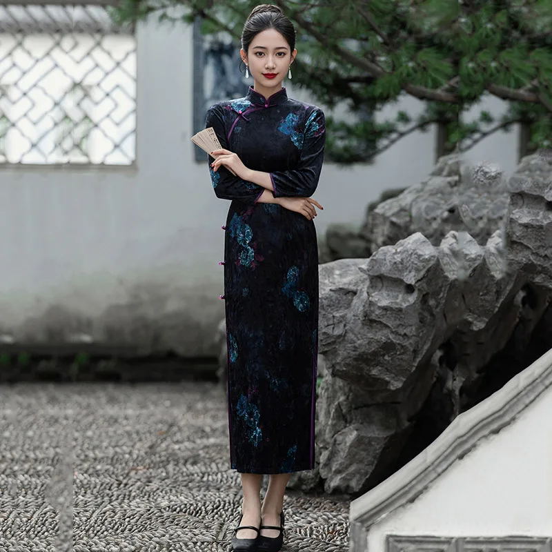

Фиолетовый бархатный китайский стиль, осенний Cheongsam с длинными рукавами, новинка 2025, женское зимнее Ципао в стиле ретро