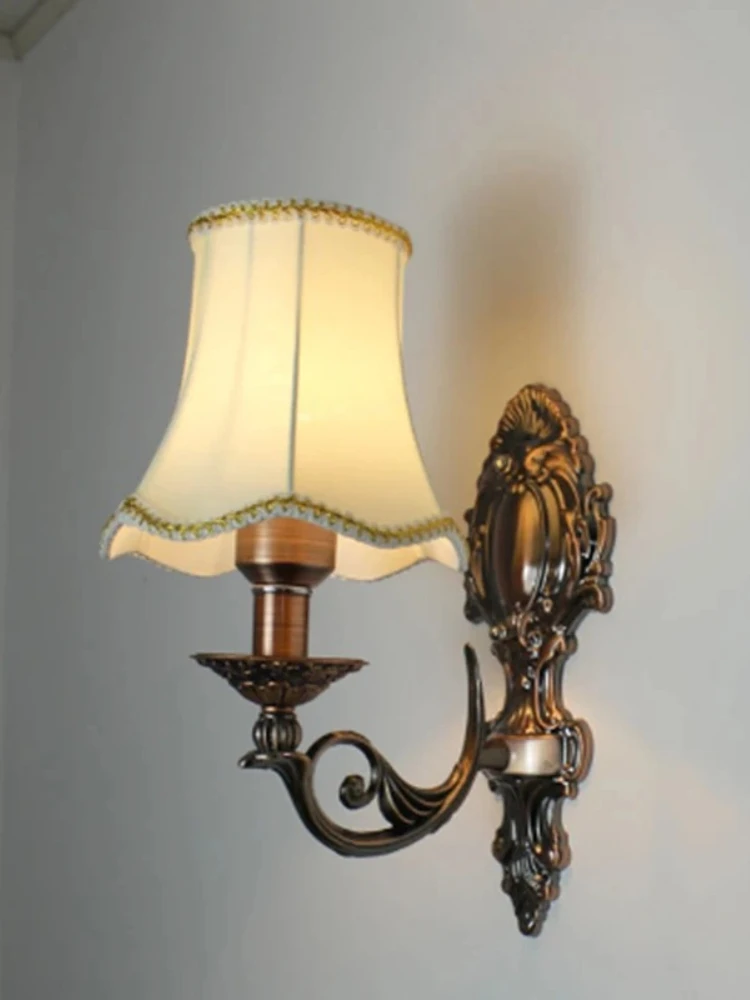 Retro Lampa Ścienna z Tkaniny Europejski Styl Retro Kandelabr Jednogłowicowa Dekoracja do Sypialni Lampka Nocna Oprawy Oświetleniowe LED — 2