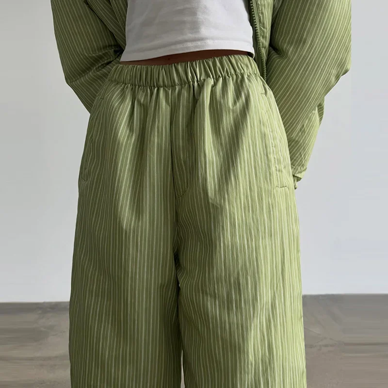 2026 Winter Gestreiftes Baumwoll-Mantel-Hosen-Set für Damen mit Kapuze, Stehkragen, Reißverschluss-Steppmantel und Hose mit Elastikbund – Damen-Outfit – Detail 25