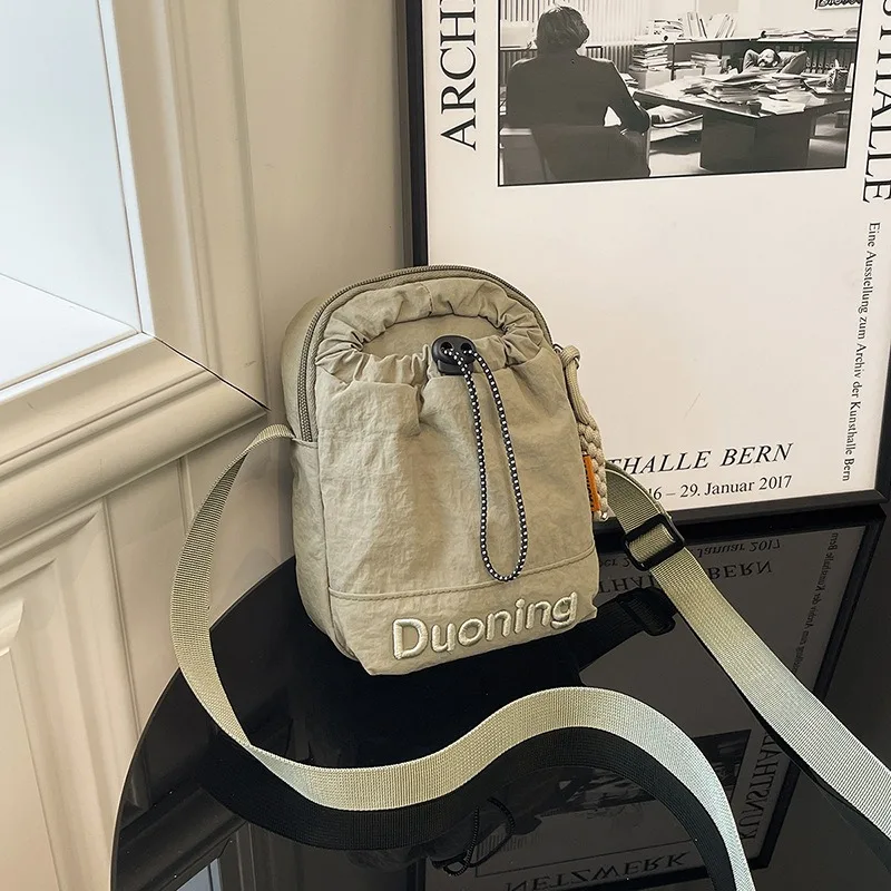 

Нейлоновая маленькая однотонная сумка через плечо для женщин, новинка 2023 года, модная женская сумка на плечо, однотонная студенческая парусиновая мобильная сумка, корейский простой