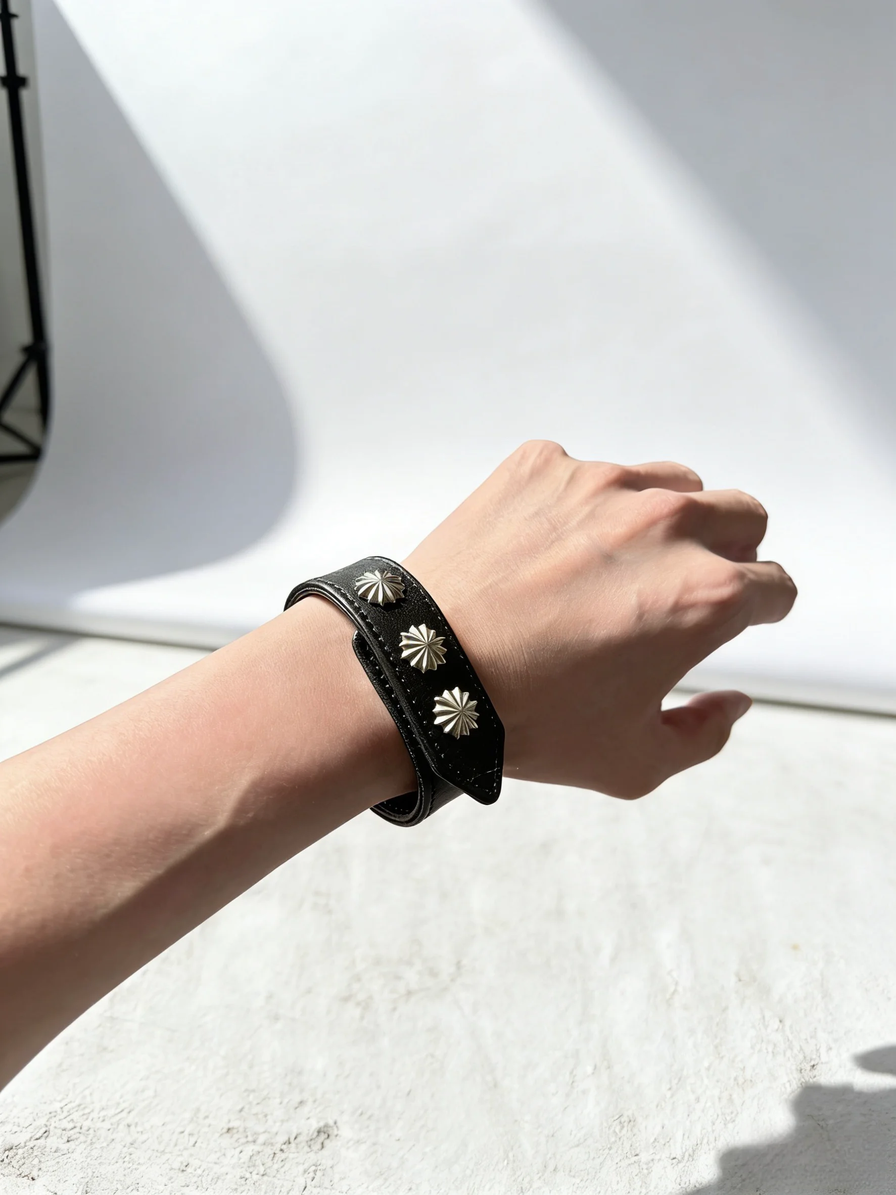 first-experiment-light-metal-rivet-napa-leather-bracelet-fashion-accessory-summer-collection-china-made-handbag-jewelry