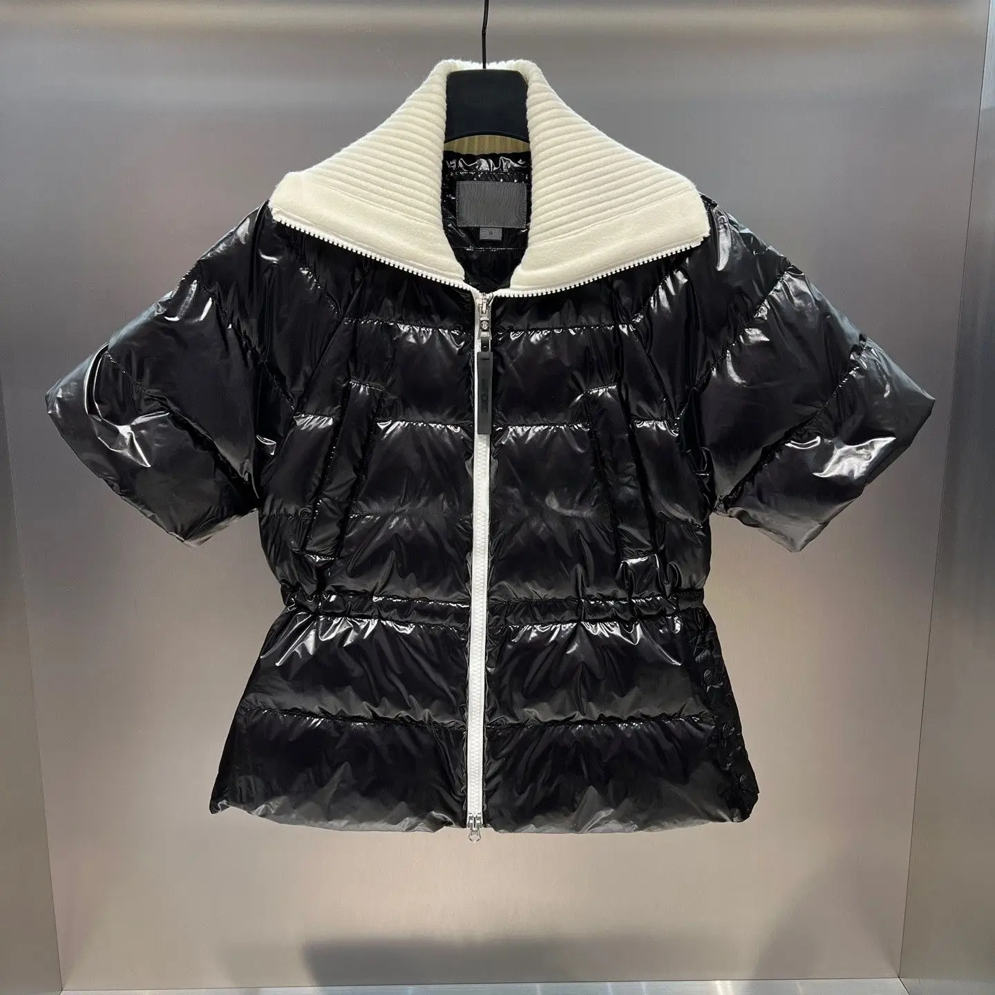 

Women's Golf-Style Versatile Mid-Length Down Jacket Outdoor Sports Comfortable Warm Short-Sleeve Insulated Jacket