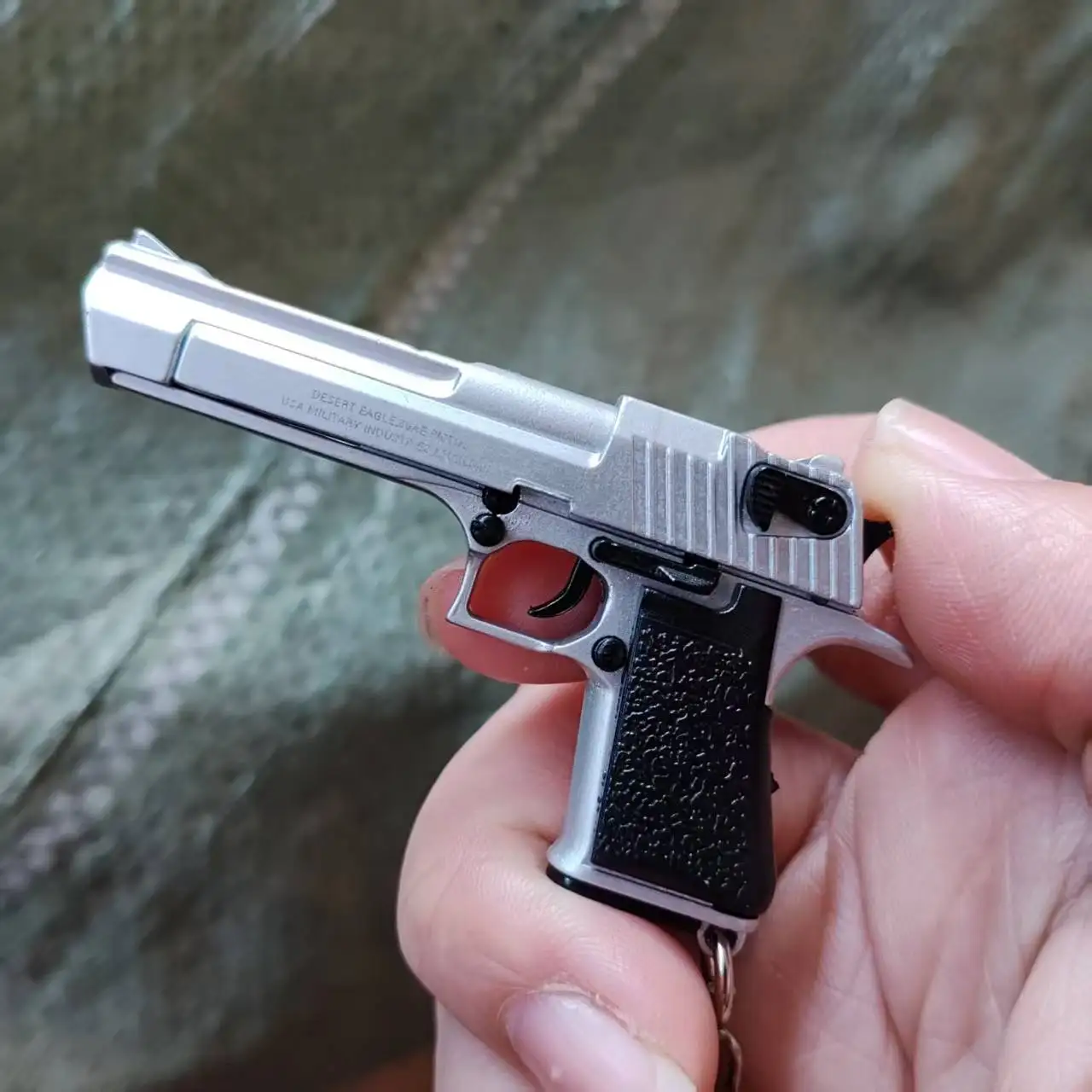 ที่ถอดออกได้ 1:4 Scale Desert Eagle ปืนพกพวงกุญแจ MINI ปืนของเล่นอาวุธพวงกุญแจสําหรับเด็กผู้ใหญ่คริสต์มาส...