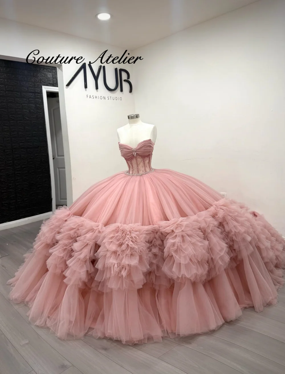

Розовое платье Quinceanera с цветочным принтом по индивидуальному заказу, бальное платье с аппликацией и бисером, многоуровневый корсет Sweet 16, Vestido De 15 Anos E1Q486