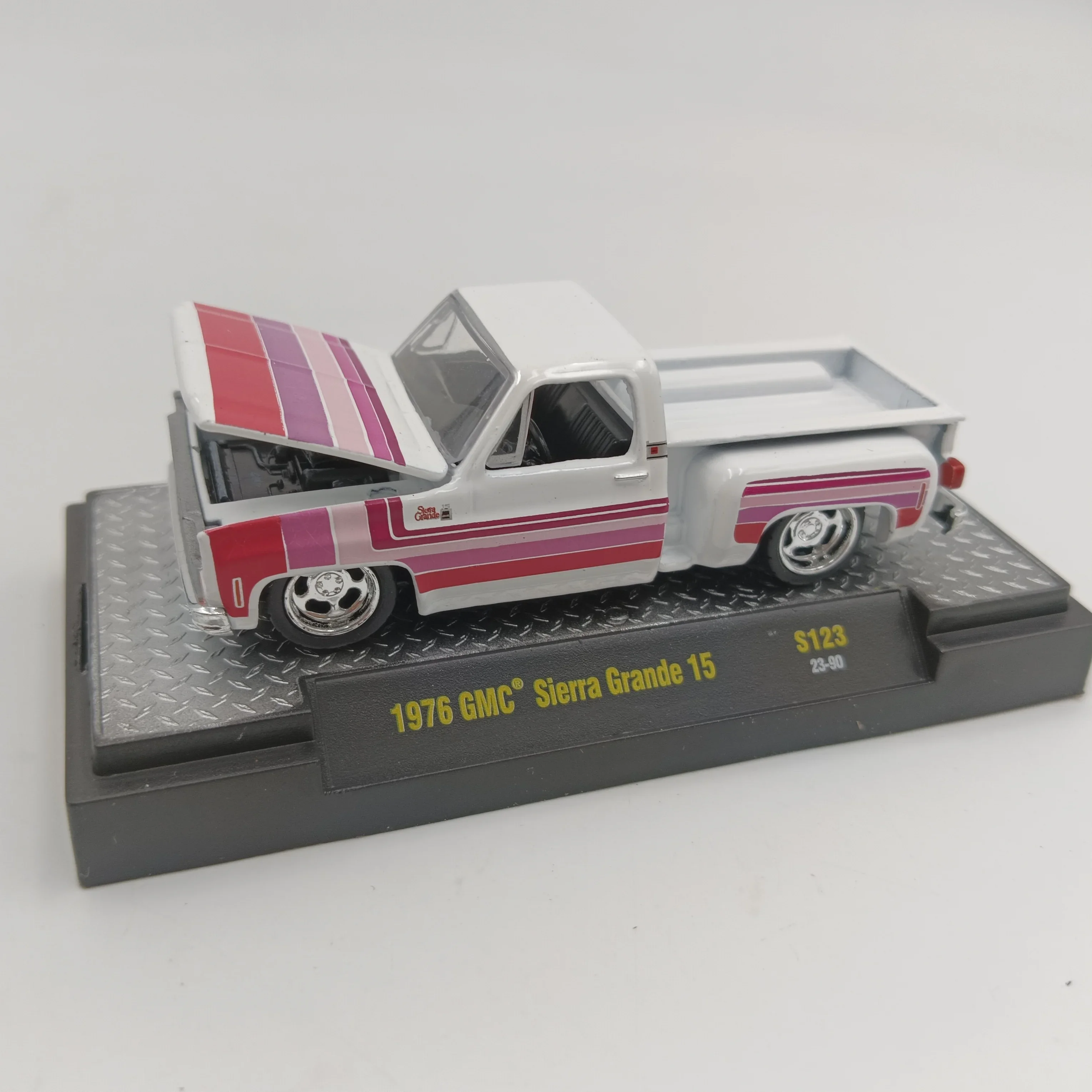 M2 machines 1/64 1976 GMC Sierra Grande 15 pick Die-cast alloy car model collection display child gift