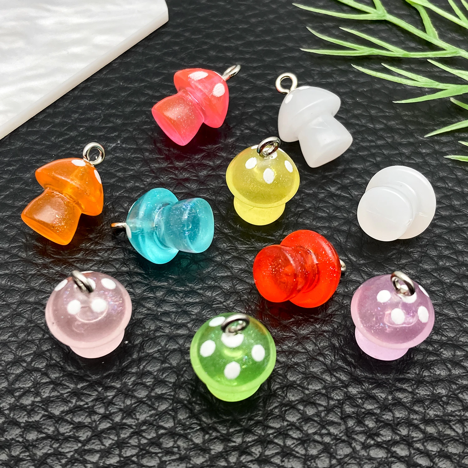 10pcs Resin Glow-In-The-Dark Mushroom Series Charms Pendant DIY Necklace Bracelet Keychain Jewelry Accessories