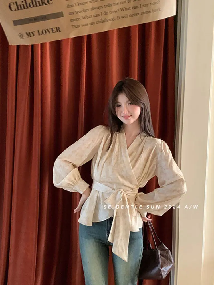 French V-neck Long Sleeved Shirt for Women with High-end Design Niche Temperament Chiffon Waist Cinched Lace Up Top