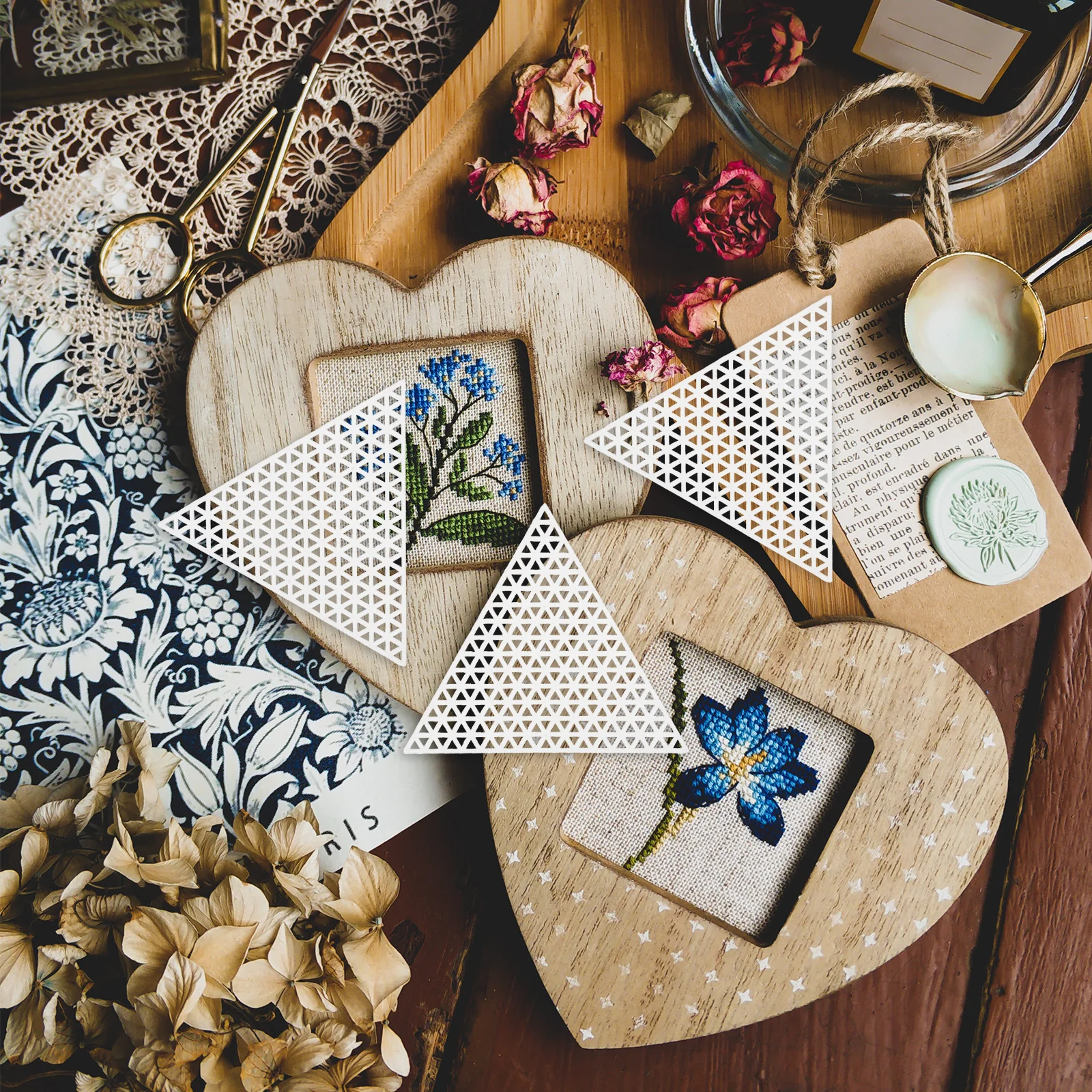 

20Pcs Triangle Mesh Plastic Canvas Sheets Kit Clear Craft Canvas for Cross Stitch Embroidery Needlework Supplies