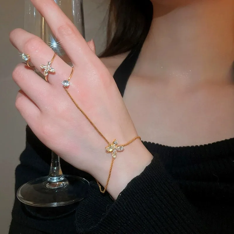 Light Luxury Cubic Zircon Flower Finger Bracelet for Women Elegant Boho Round Rhinestone Hand Chain Bangle Aesthetics Jewelry