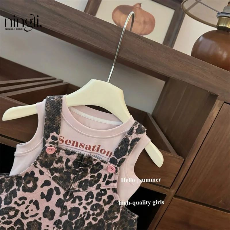 

Girls Leopard Print Strap Dress Set Summer Children Fashionable Sleeveless Letter Top Strap Dress Two-Piece Set Trendy