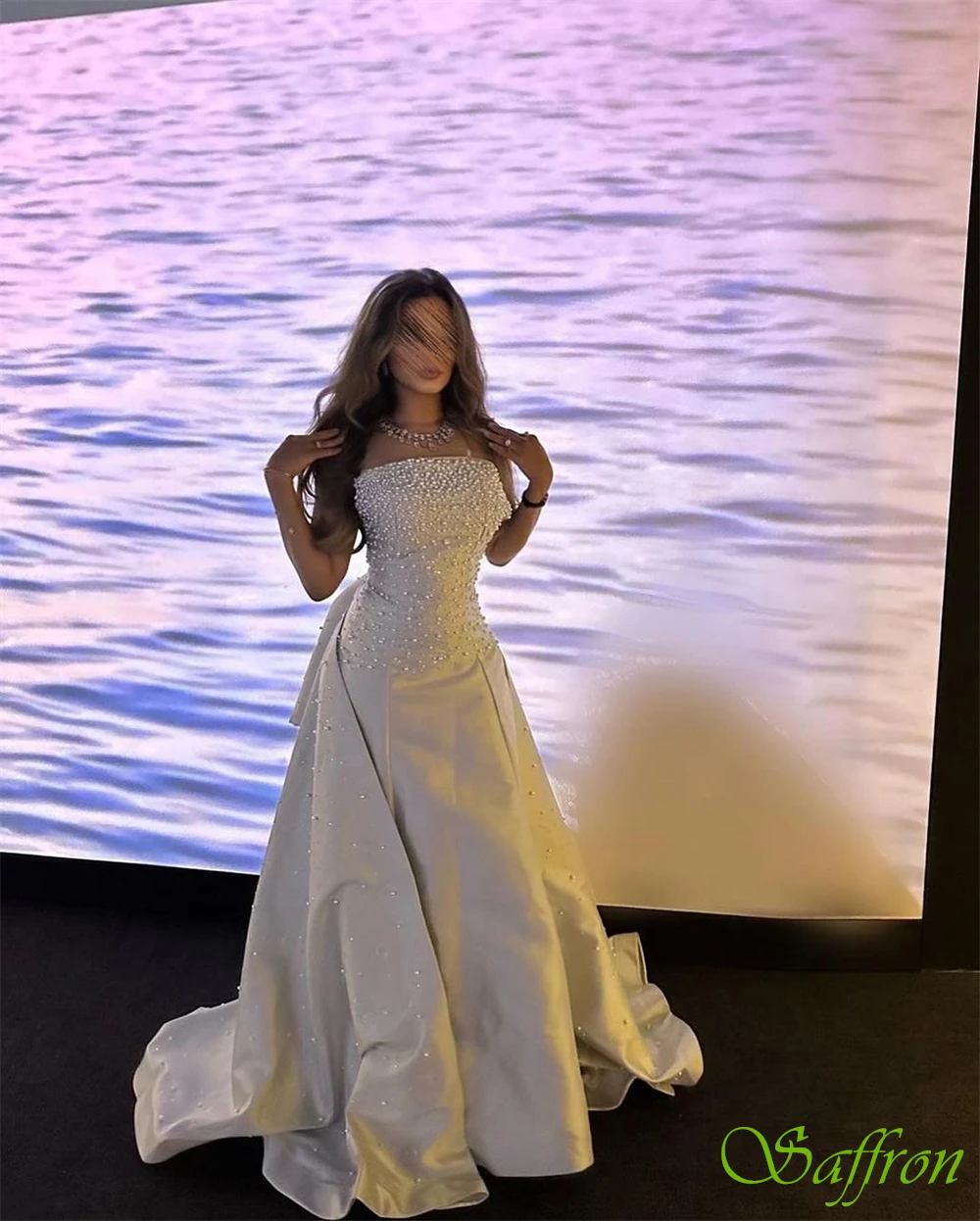 ที่กําหนดเองหรูหรา A-Line ชุดราตรีที่ไม่มีสายหนังซาตินอารมณ์และโอกาสพิเศษชุดอารมณ์หรูหราชุดปาร์ตี้