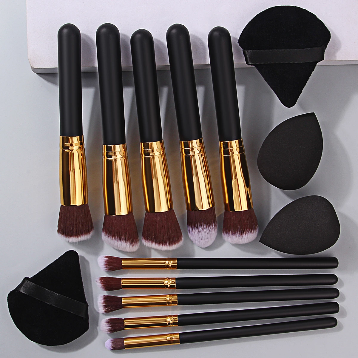 10 STKS grote make-up set borstels + 4 STKS droge en natte dual-purpose schoonheid eieren, driehoekige poederdonsjes, make-up tools