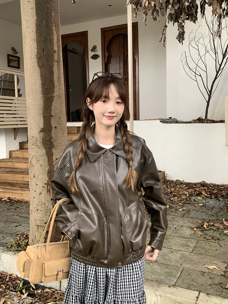 ゆったりとしたアメリカンスタイルのレトロなバイカーレザージャケット、折り返し襟、ストリートウェア、カジュアルなアウターウェア、冬の若い女性向け