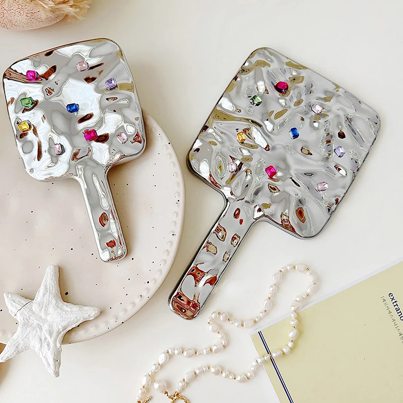 Flüssigkeit Form Quadratischen Spiegel Mini Hand-gehalten Desktop Kosmetik Make-Up Spiegel Reise Metallic Tragbare Schönheit Spiegel Für Handtasche