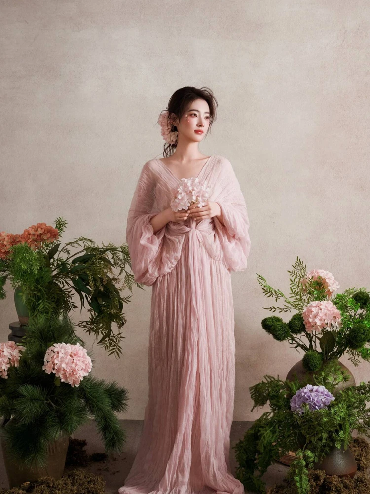 

Elegant Cold Tone Pleated Dress Studio Photography Artistic Atmosphere Sensation Female Model Costume Traditional Chinese Style