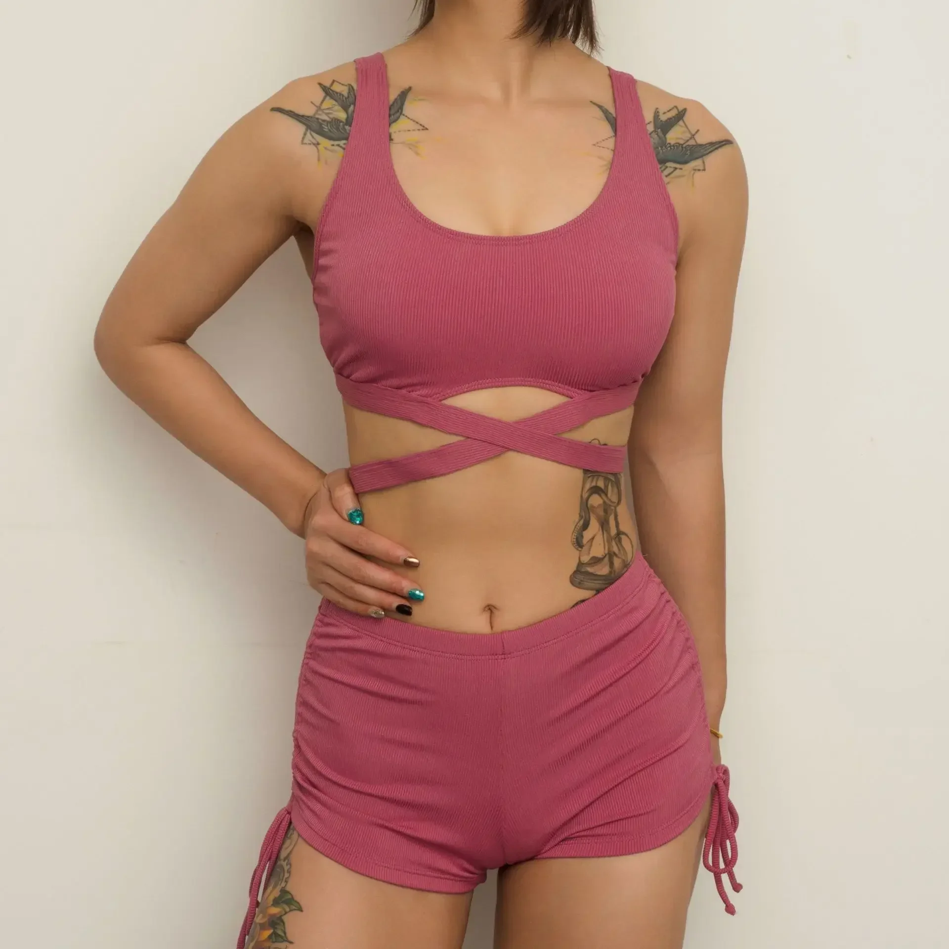 2025 Nuovo costume da bagno a 2 pezzi per donna a vita alta tinta unita croce scava fuori bikini set costume da bagno senza schienale per vacanze al mare