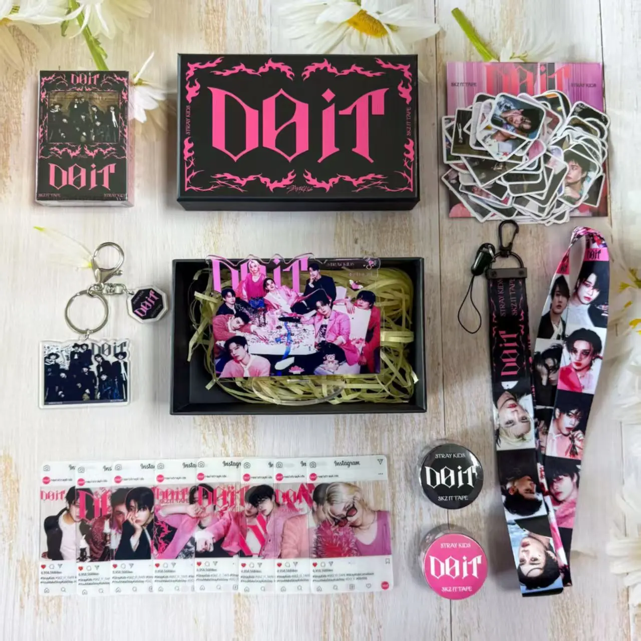 

SKZOO Stray Kids Gift Box kpop FELIX hyunjin Album DO IT Peripheral Set Keychain Small Card Stickers Gift Pack SKZ Fan Gift