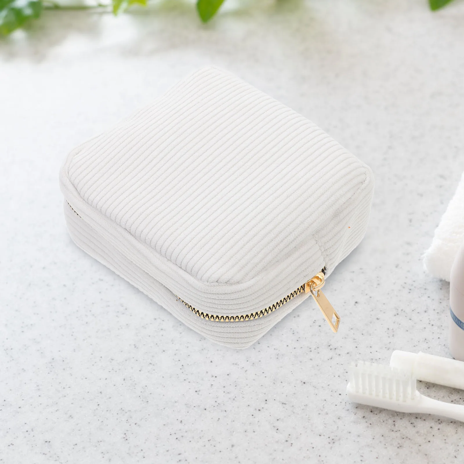 

Cute Travel Bag Coin Purse White Corduroy Makeup Pouch Toiletry Bag For Women Skincare Cosmetics Zippered Storage Bags