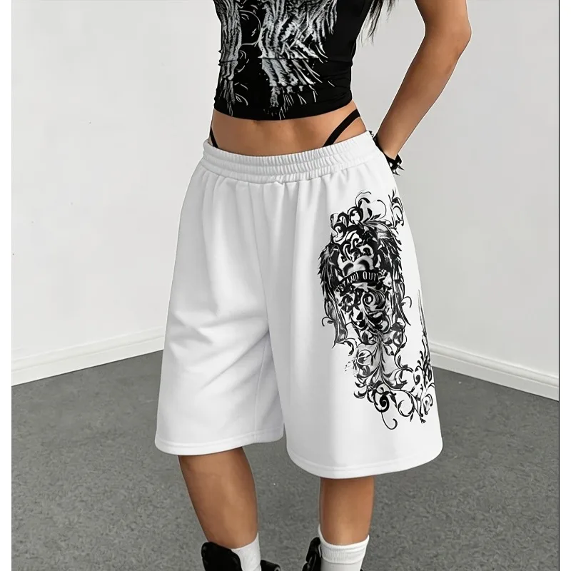 Hellgraue, dunkel bedruckte, mittellange Sportshorts/Hosen, locker geschnittene Y2K-Street-Punk-Freizeithose in Knielänge. – Detail 8