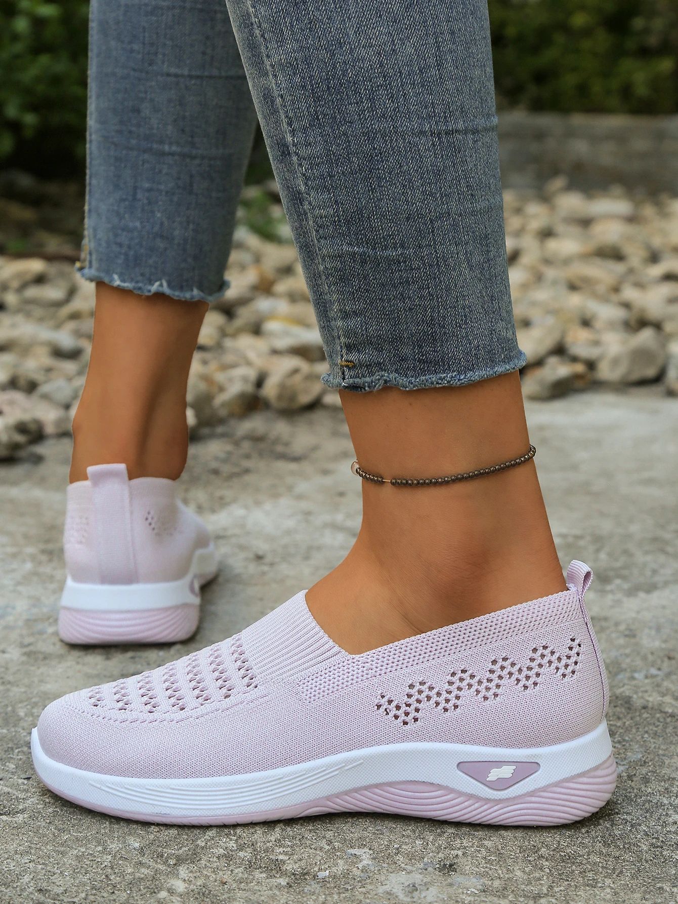 2026 Sommer Damen Leichte Bequeme Atmungsaktive Lässige Ausgehöhlte Slip-On Wanderschuhe – Detail 17