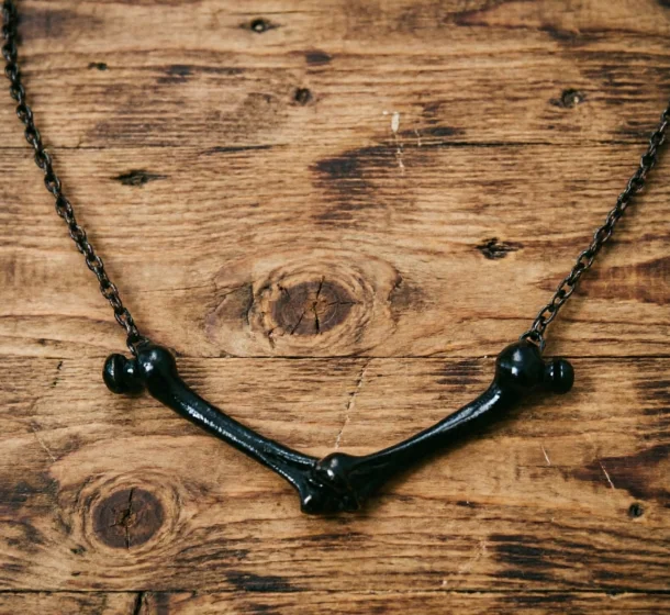 Gothic Black Femurs Bone Necklace Walking Dead Zombie Anatomical Skeleton Pendant Fashion Hot Charm Punk Jewelry