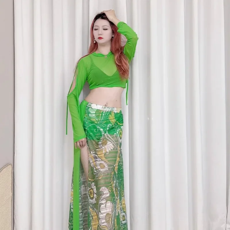 Trajes de dança do ventre personalizados, roupa de prática verde esmeralda com top de gaze de água prateada e saia impressa, traje de dança oriental