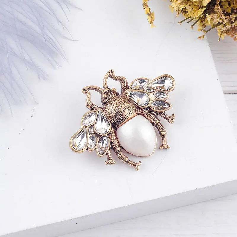 Vintage Baroque Pearl Bee Brooches For Women Men Suit Retro Elegant Rhinestone Bee Insect Animal Brooch Pins Party Jewelry Gifts