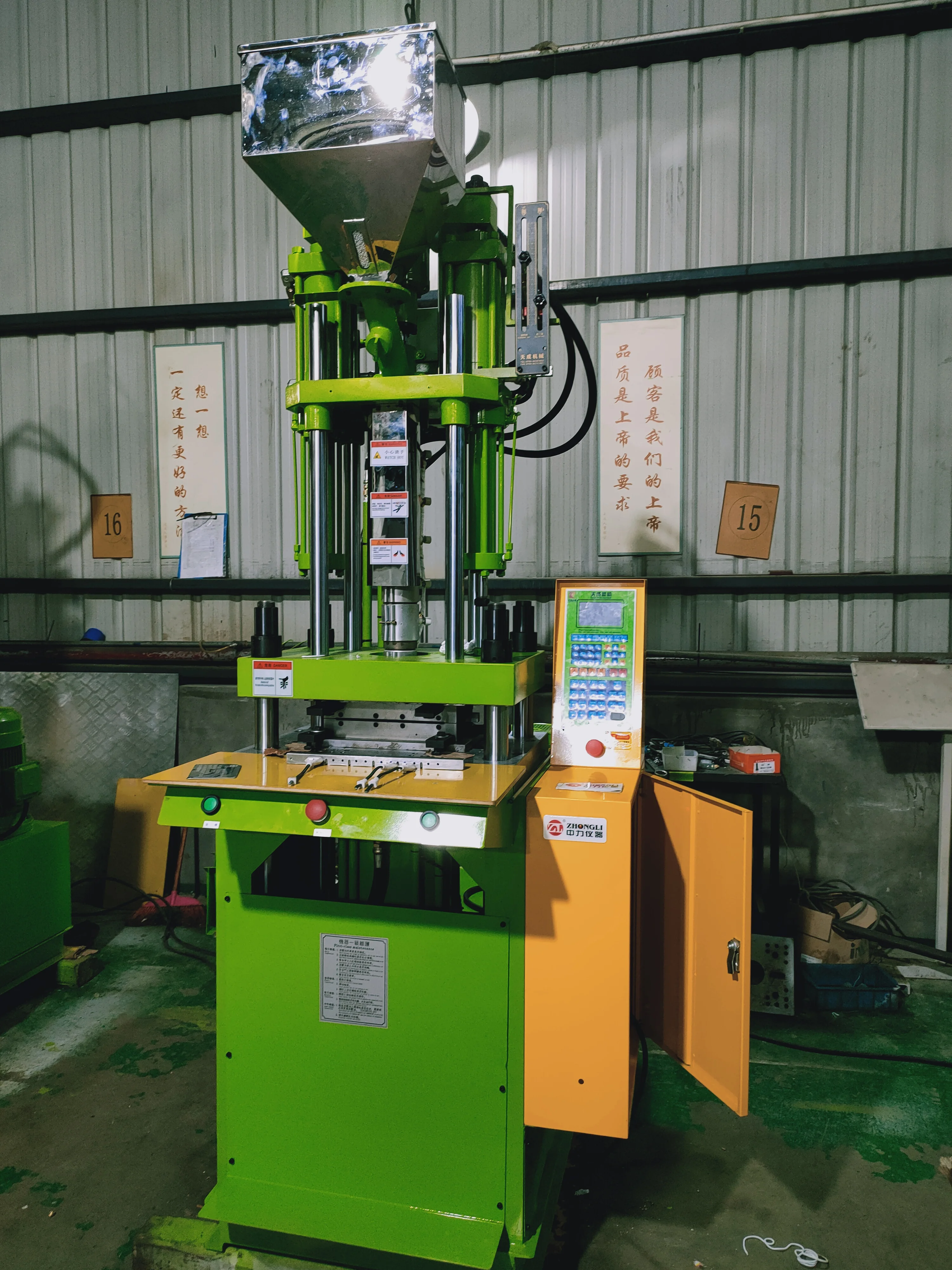 Auto Phone Data Cable Manufacturing Machine Vertical Injection Moulding Machine