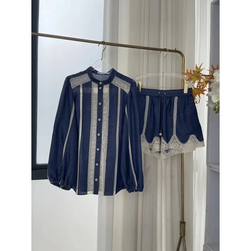 

2026 Новая мода в сине-белую полоску, кружевная лоскутная блузка с длинными рукавами, комплект из топа и шорт