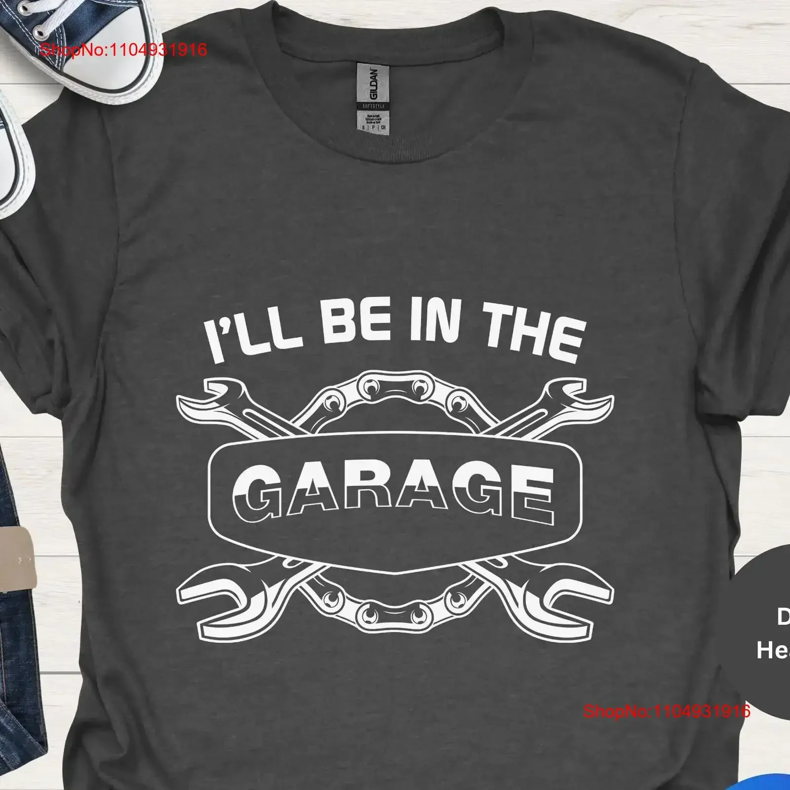 قم بتجديد مظهرك غير الرسمي مع تي شيرت Pinntura الأنيق سأكون في المرآب، اشتر الآن برسومات كلاسيكية مغسولة قليلاً