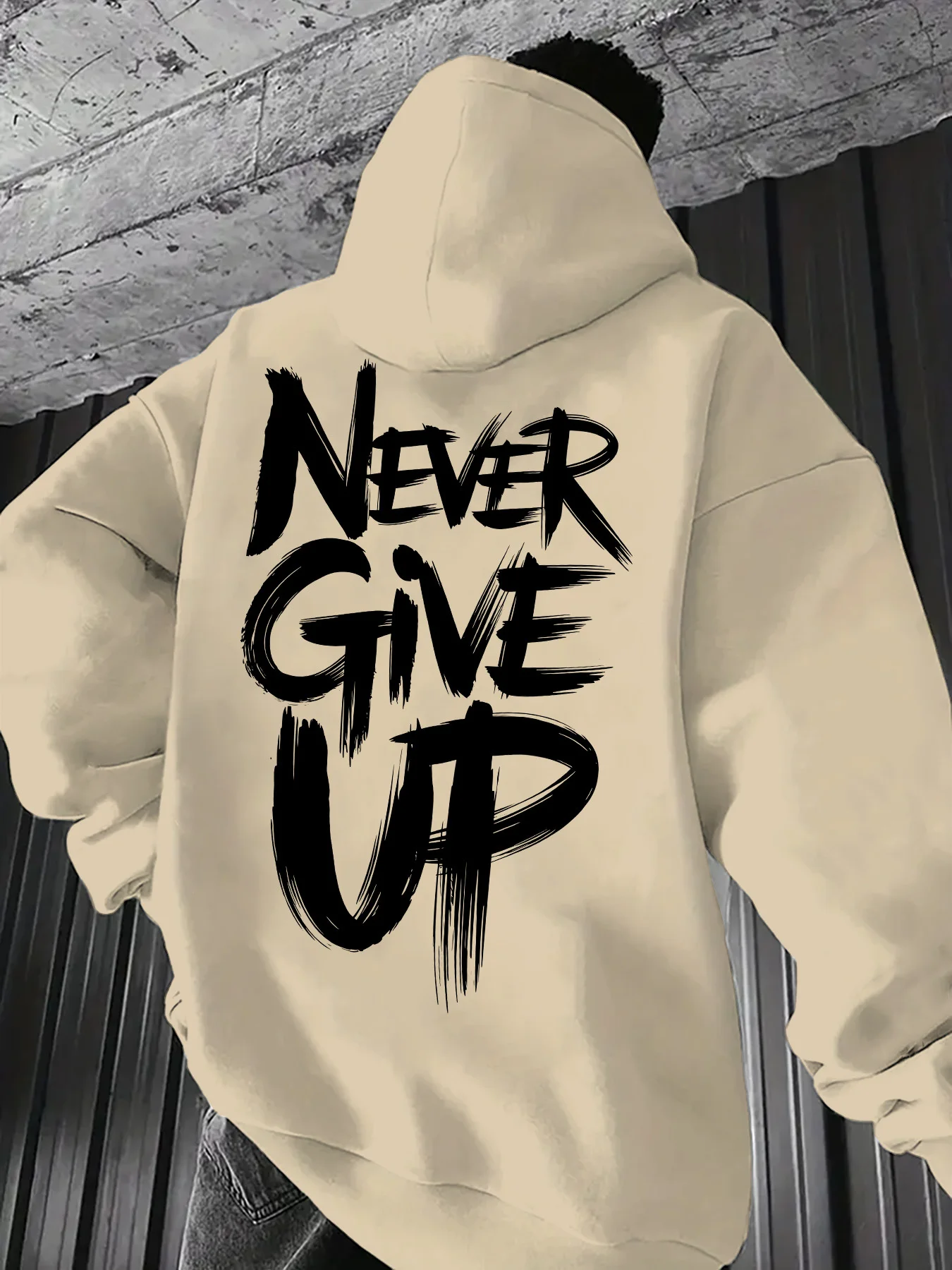 

Удобная повседневная модная толстовка с капюшоном, принтом-надписью, завязками и карманом-кенгуру. Классическая модель.