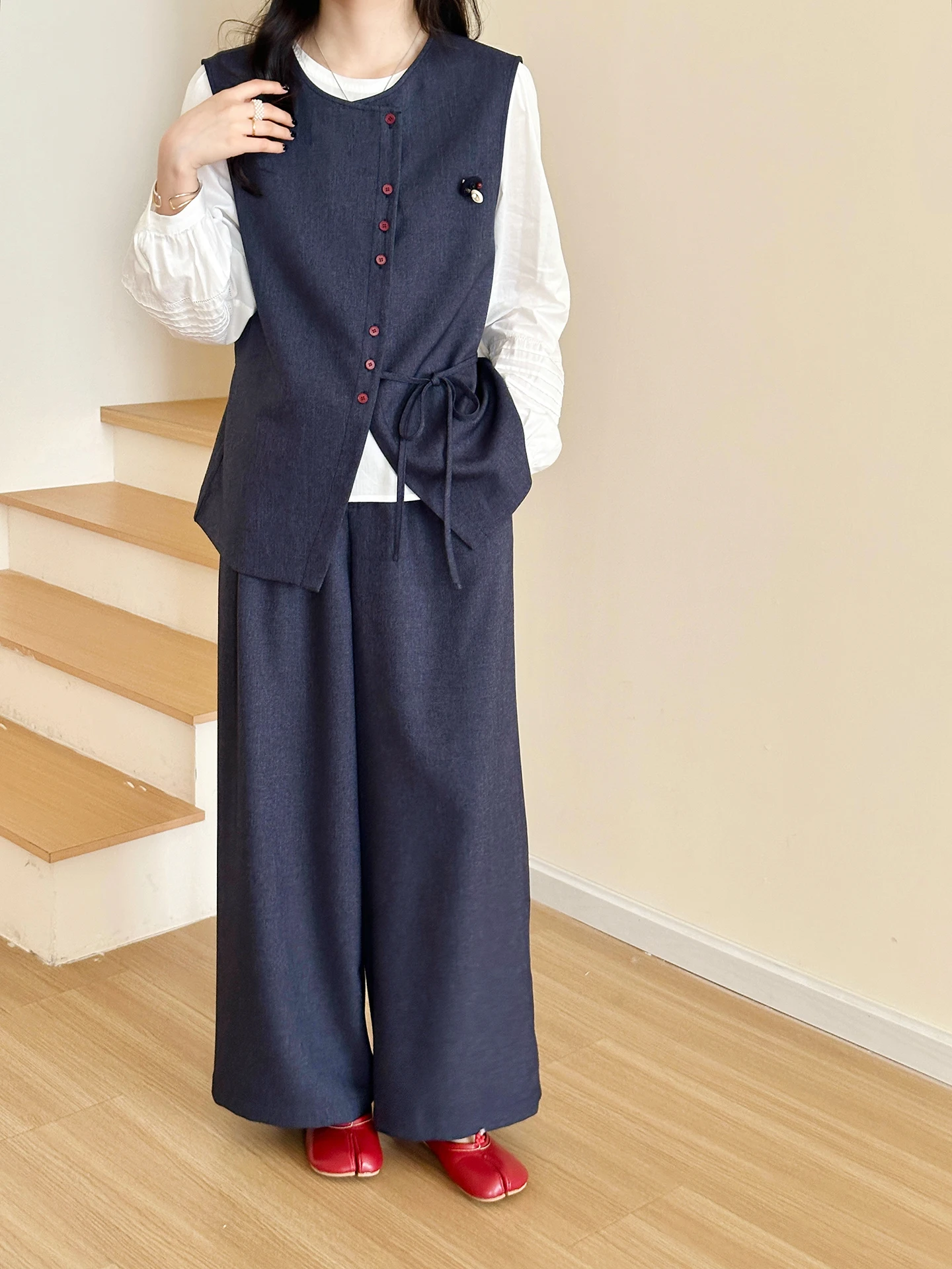 

SweetAnnie Casual Style Three-Piece Set Women's Loose Fit Shirt Wide Leg Pants Vest Spring Season Fashionable Slimming Ambiance