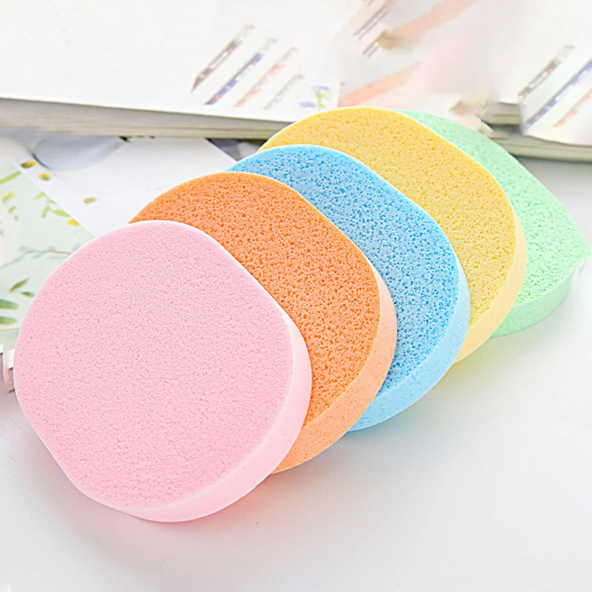 1 pcs Wash Face Sponge Facial Cleansing Sponge Fashion Makeup Tools Compressed Pad Powder Puff (Random Color)